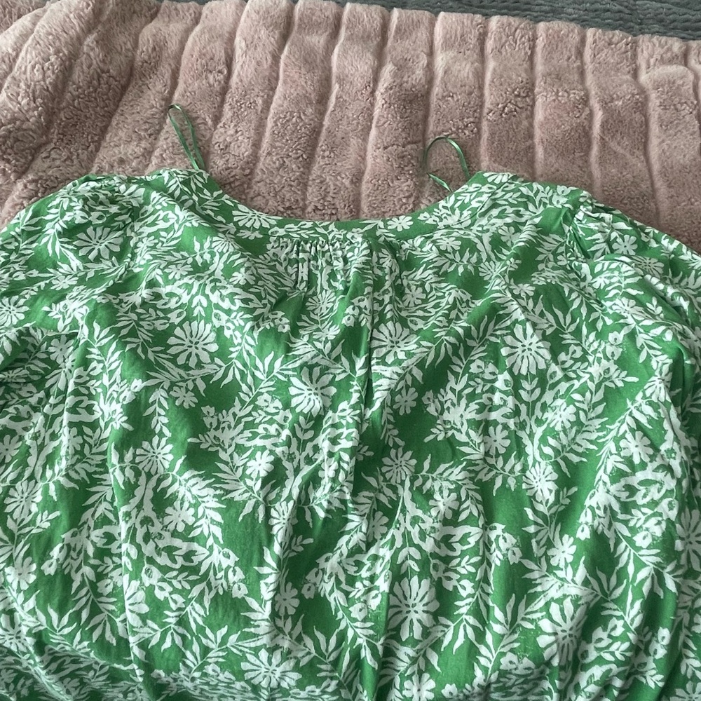 Style & Co. Leafy Green and White Top